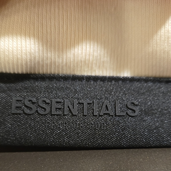 Fear of God Essentials Cream Tee - Picture 3 of 5